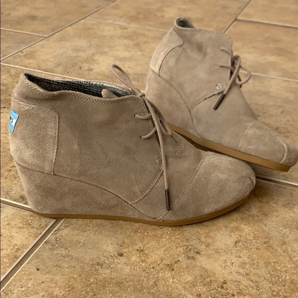 Toms Lace Up Suede Wedge Booties